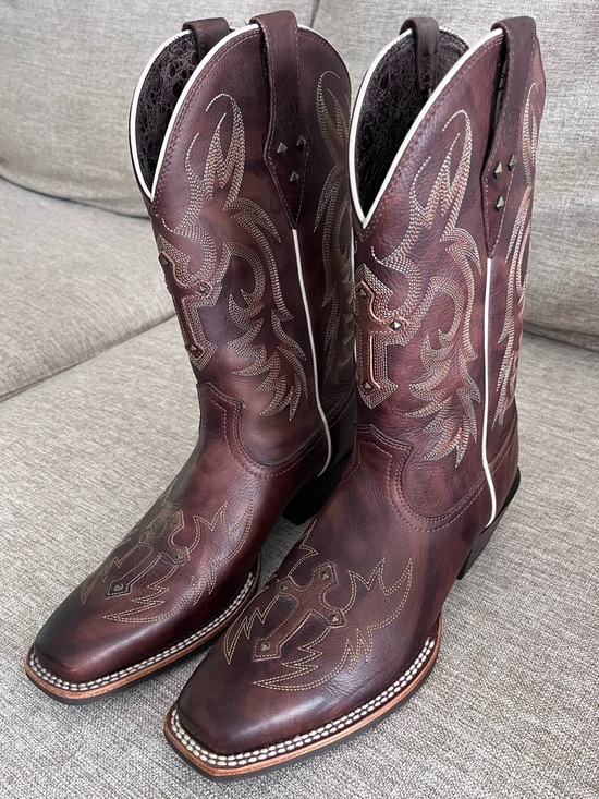 Ariat Shoes - Ariat Legend Spirit Western Boot Brown Leather Studded Cross Size 9.5B